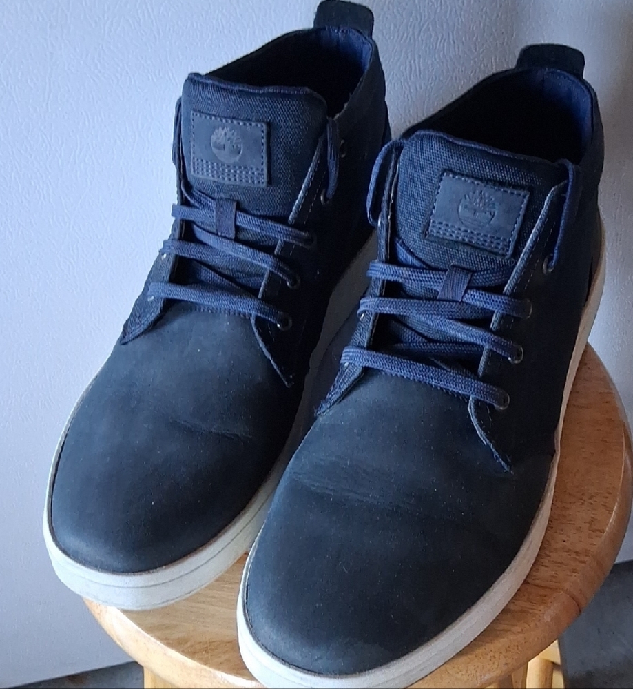 Timberland Navy Chukka Boots with Nubuck Finish